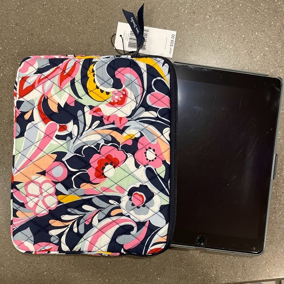 Vera Bradley Tablet Sleeve - Picture 1 of 5